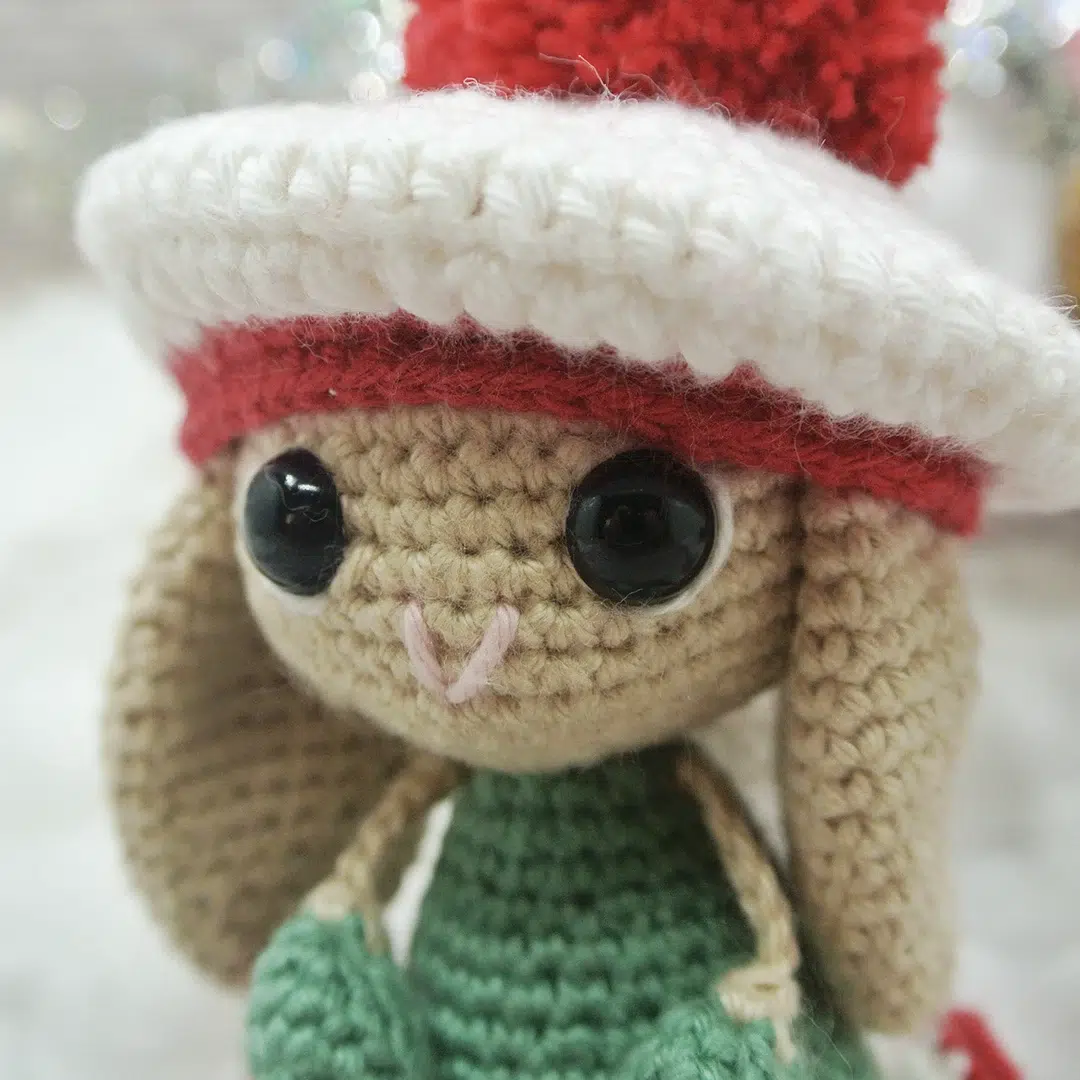Modèle au crochet Bambola lapine de Noël