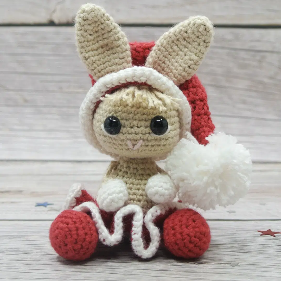 Modèle au crochet Bambola lapine de Noël