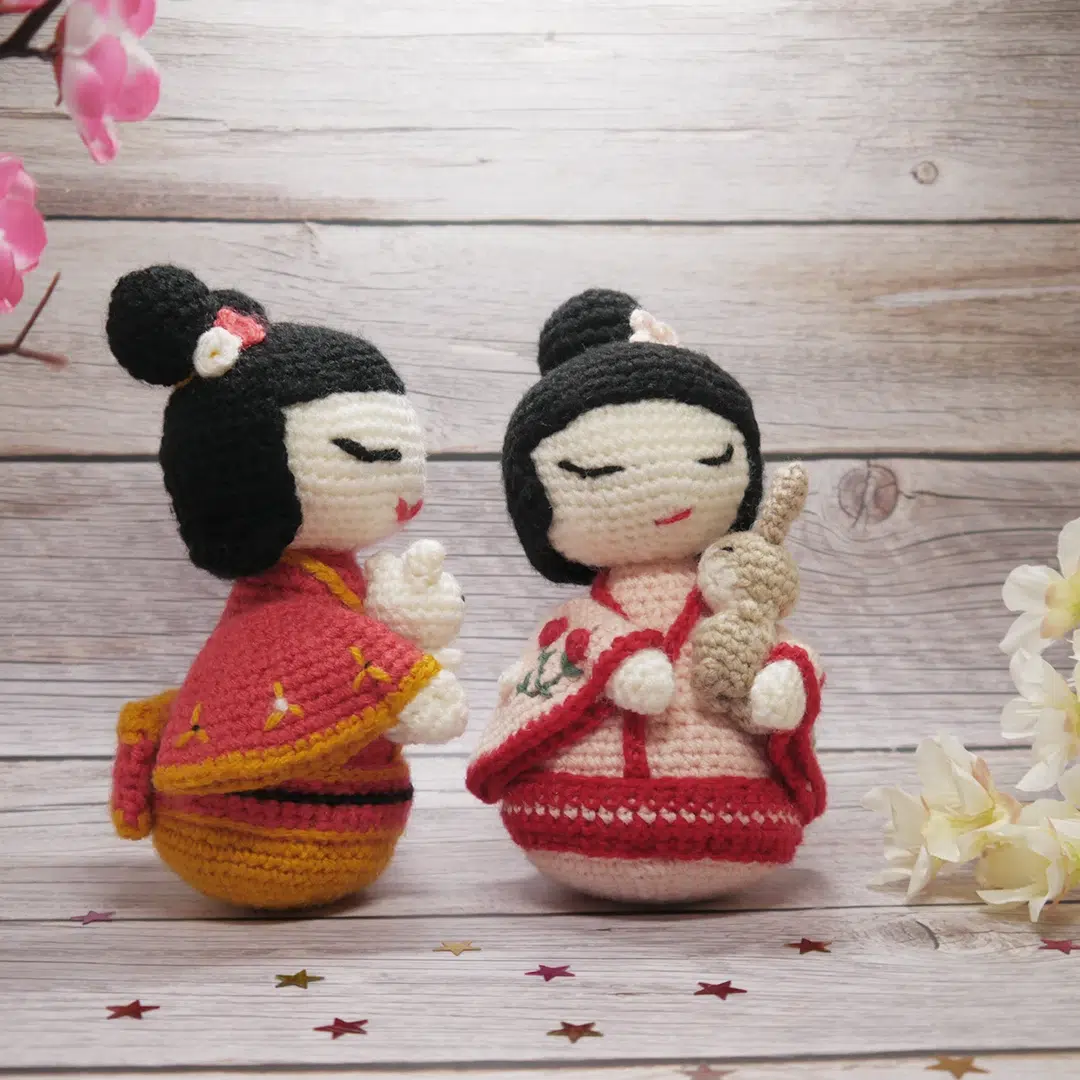 Modèle au crochet Natsuki et Akina avec lapin et chat