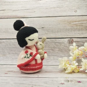 Kokeshi-profil Amigurumi Kokeshi et son animal au crochet vu de profil