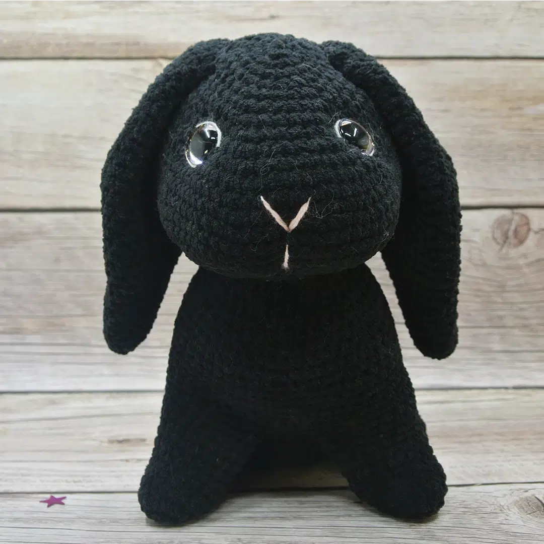 Lapin bélier noir au crochet