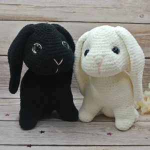 Deux lapins béliers au crochet