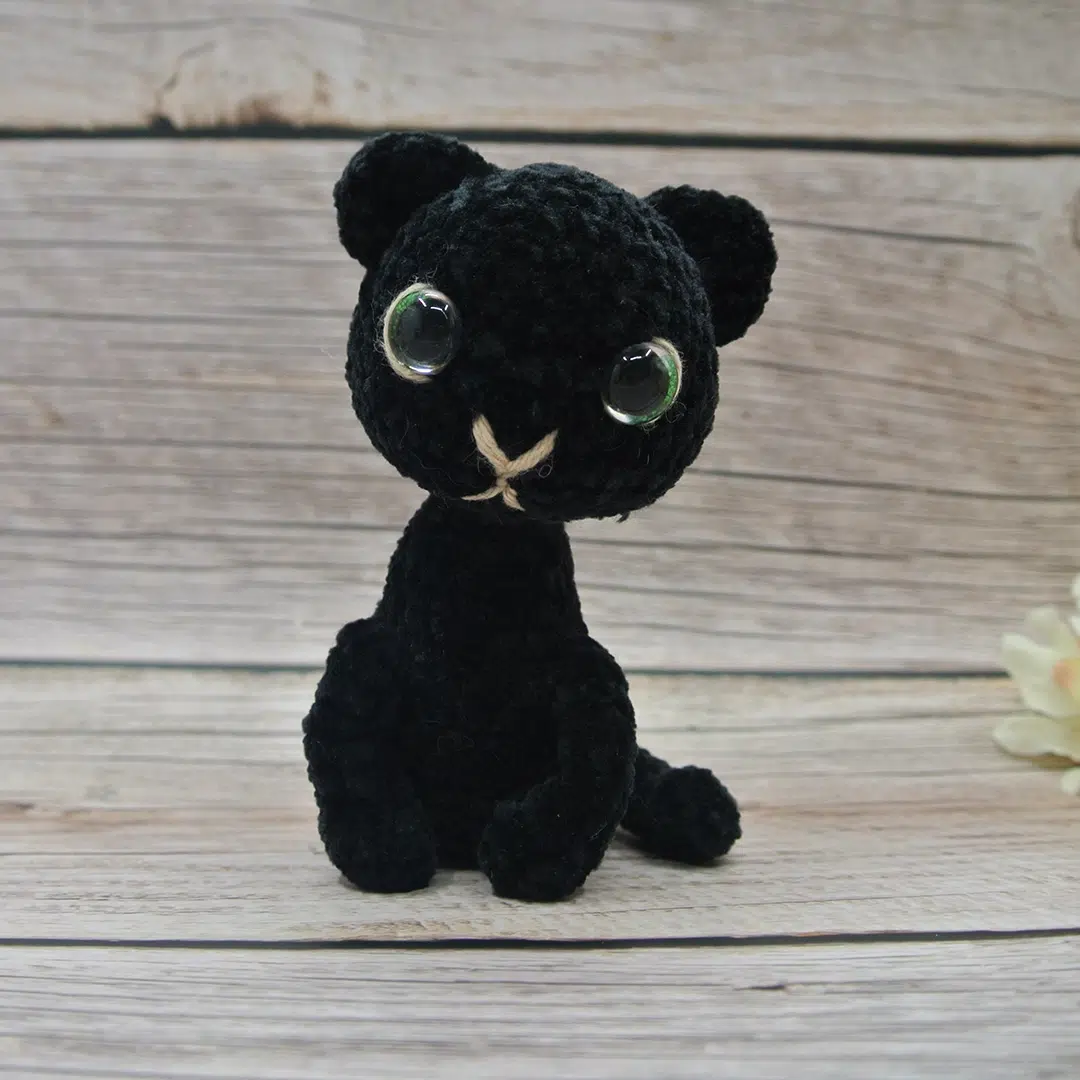 Amigurumi d'un chat noir