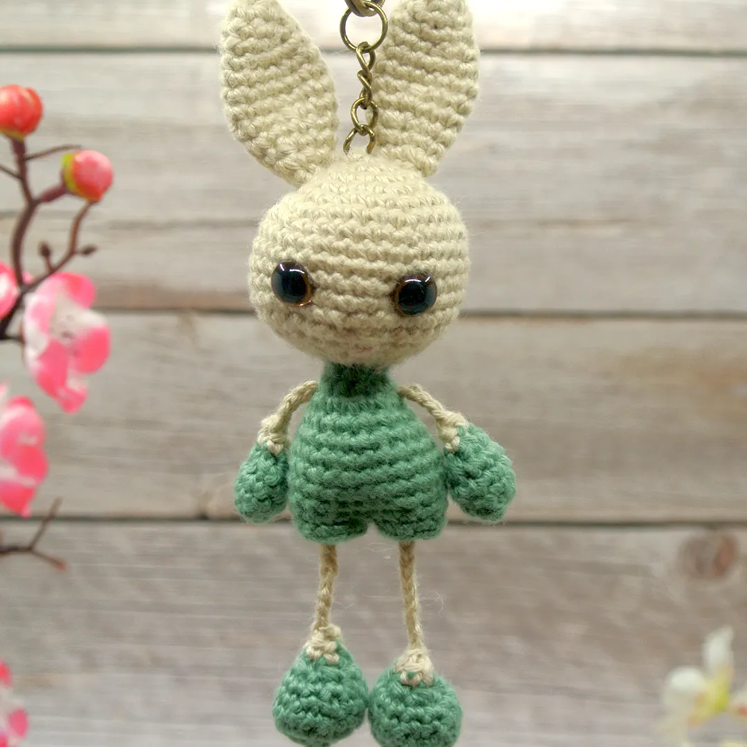 Lapin au crochet porte-clés accroché