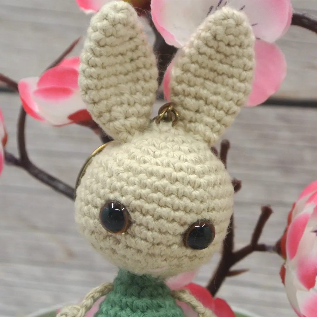 Lapin porte-clés amigurumi au crochet