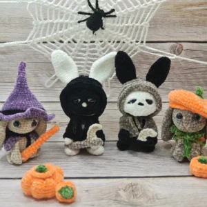 Amigurumis lapins d'Halloween, nommés le gang des faucheuses, et leurs déguisements