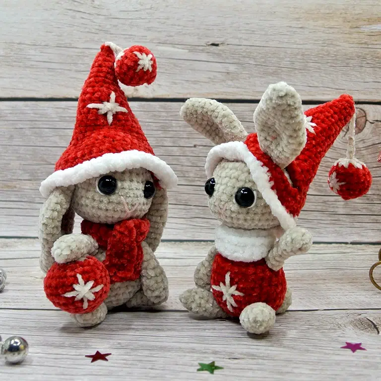 Deux lapins au crochet de Noël